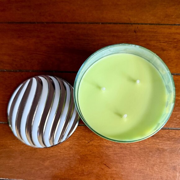 NEW GOLDEN BERRY MISTLETOE 3-Wick 14.5oz Candle Bath & Body Works - Picture 2 of 3